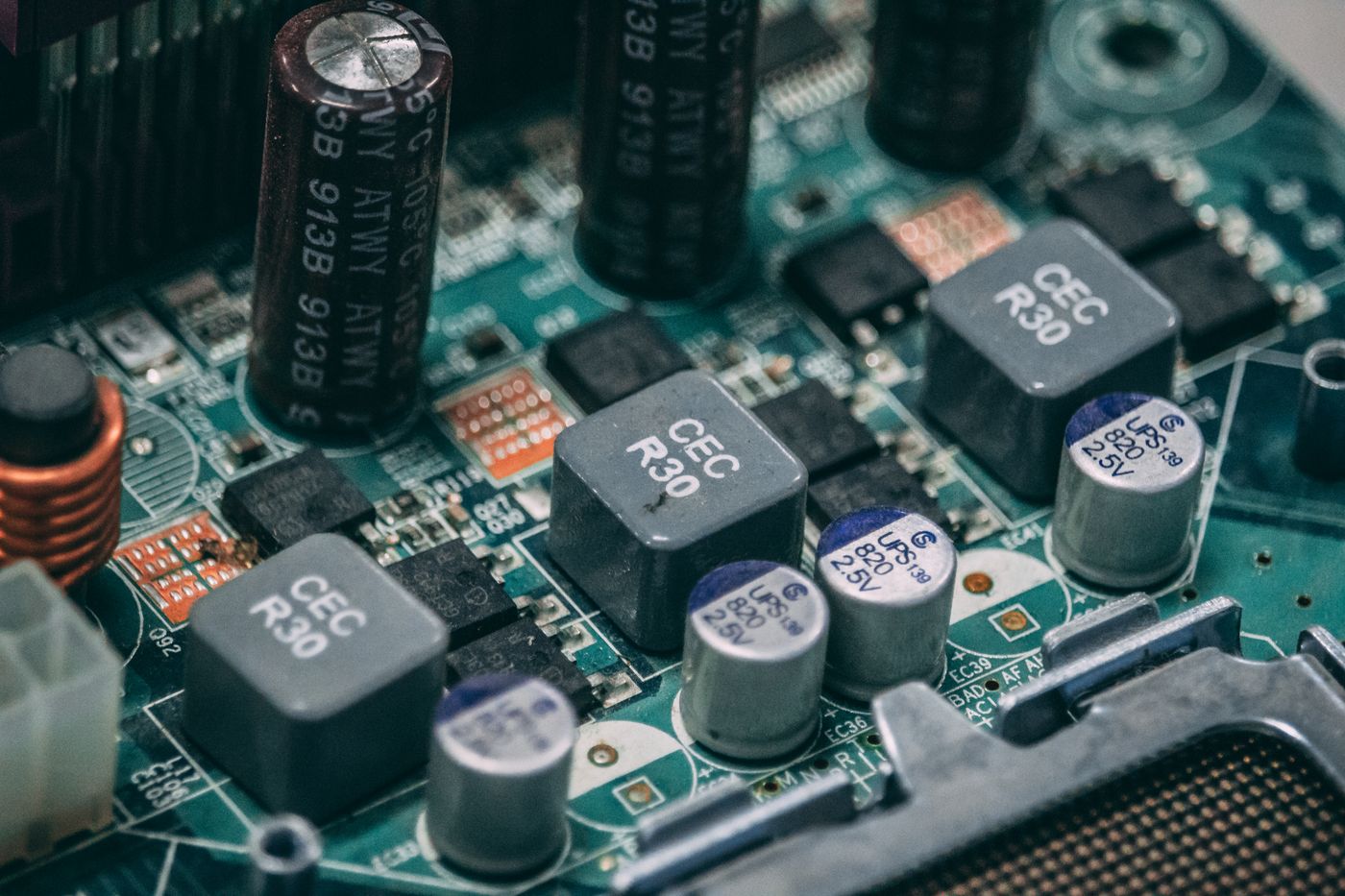 Componente eletrônico em detalhe
