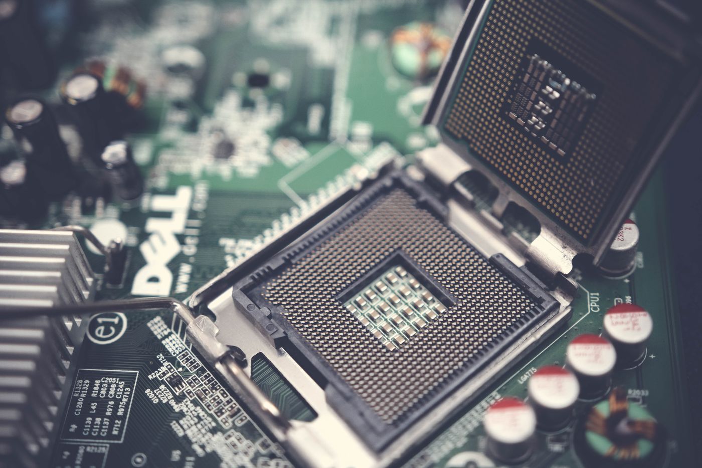 Placa com capacitores e resistores